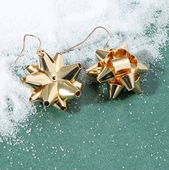 NEW! Holidays  earrings -BTQ - Picture 3 of 10